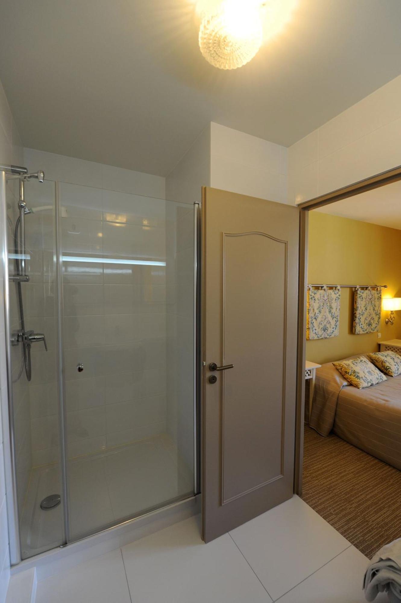 Hotel Spa Le Relais Du Bellay 몽트뢰유벨레이 외부 사진
