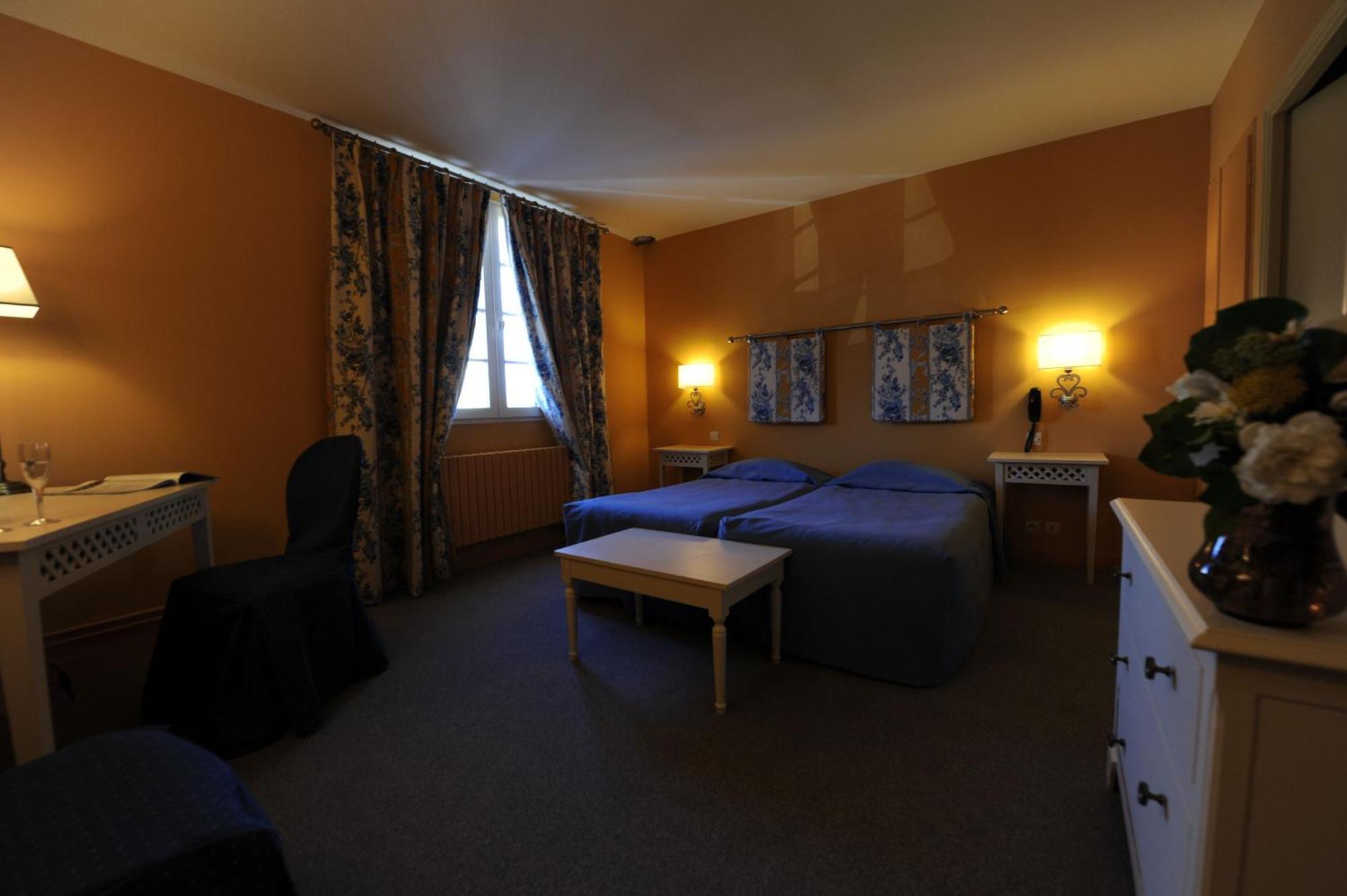 Hotel Spa Le Relais Du Bellay 몽트뢰유벨레이 외부 사진