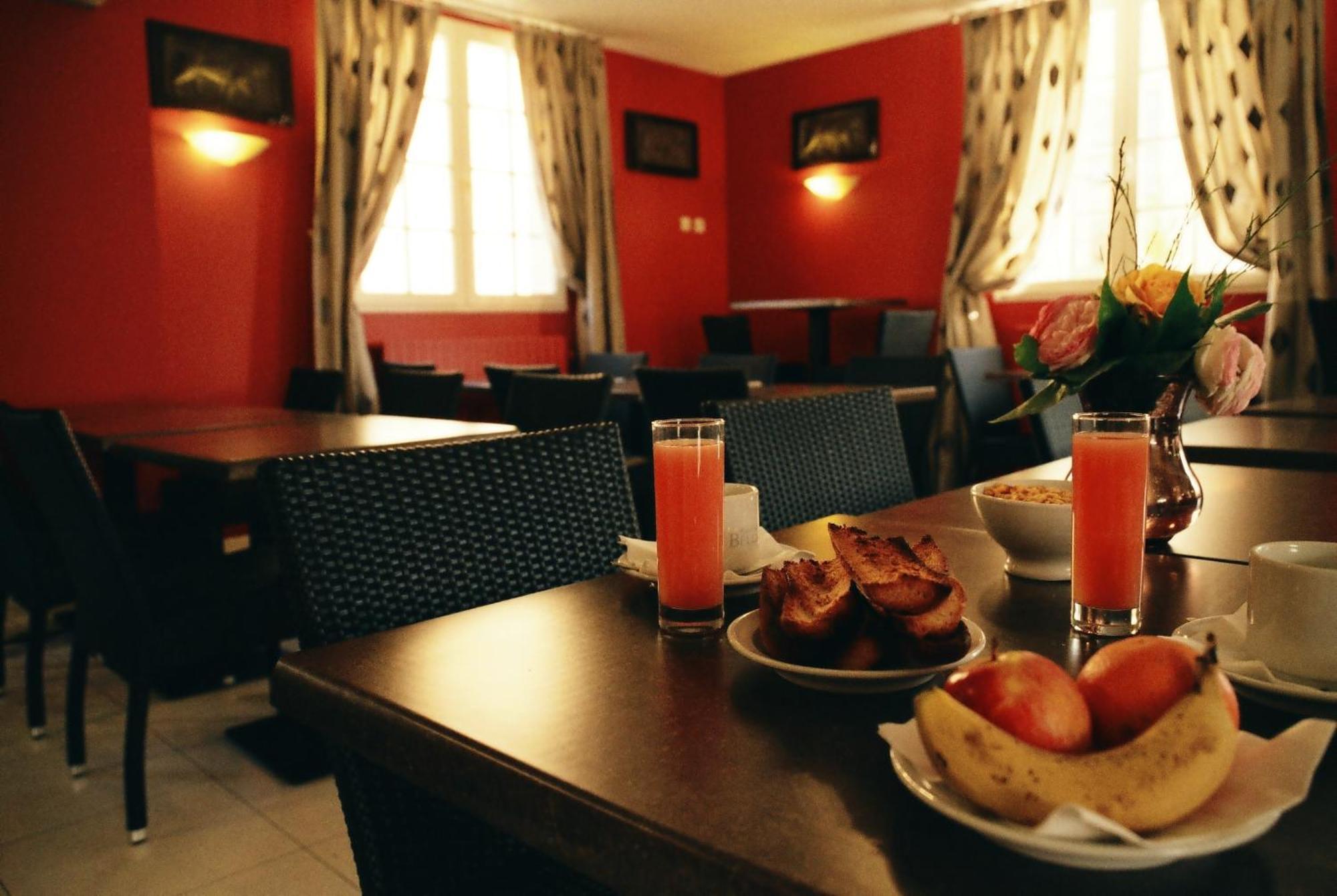 Hotel Spa Le Relais Du Bellay 몽트뢰유벨레이 외부 사진