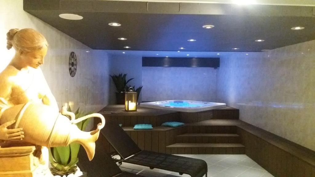 Hotel Spa Le Relais Du Bellay 몽트뢰유벨레이 외부 사진