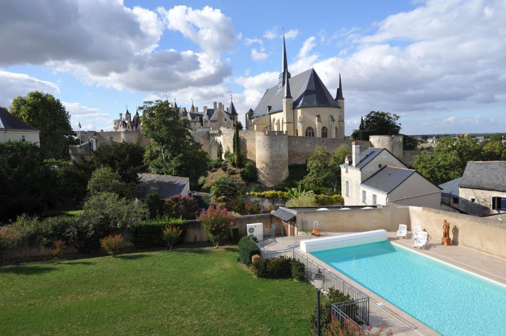 Hotel Spa Le Relais Du Bellay 몽트뢰유벨레이 외부 사진