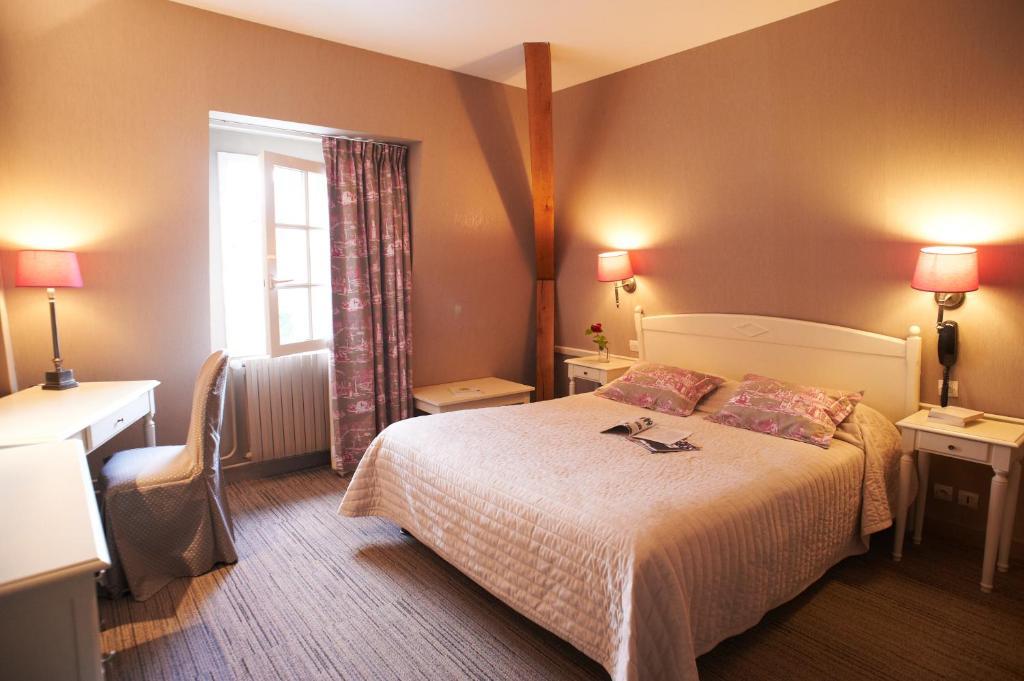 Hotel Spa Le Relais Du Bellay 몽트뢰유벨레이 객실 사진
