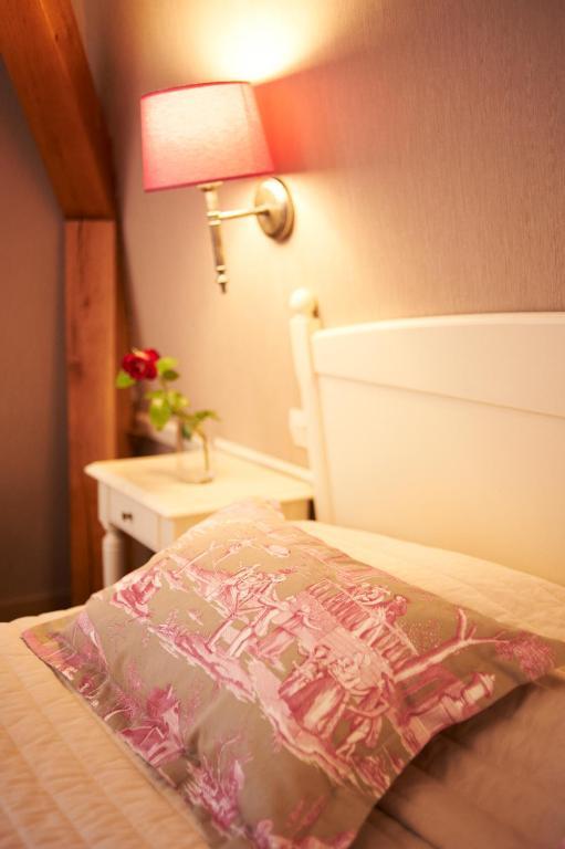 Hotel Spa Le Relais Du Bellay 몽트뢰유벨레이 객실 사진
