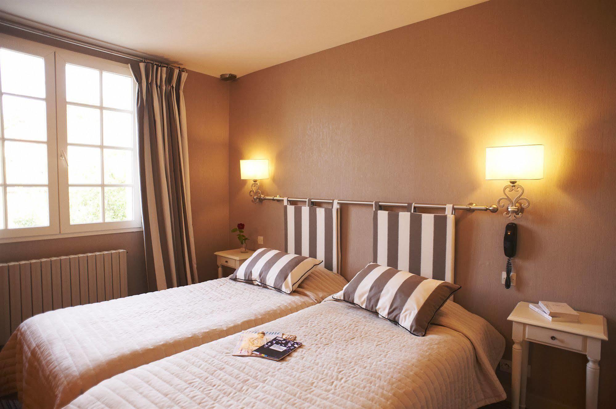 Hotel Spa Le Relais Du Bellay 몽트뢰유벨레이 외부 사진